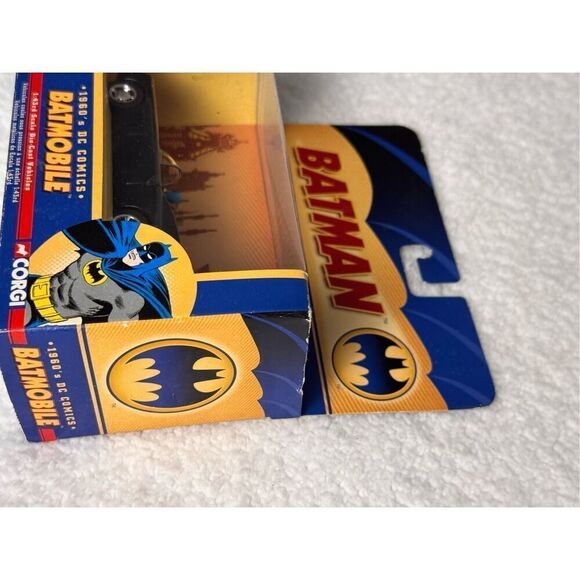 CORGI 1960's DC Comics BATMOBILE 1:43rd Scale. NIB. #77301 - Picture 4 of 7